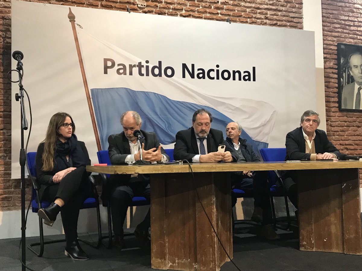 ilazo96's tweet photo. Con gran convocatoria, ya está en marcha #FormandoIdeas, actividad impulsada por la @PNacionalJoven , Centros de Estudios del @PNACIONAL y la @kasmontevideo 🔵⚪️ https://t.co/NOjxGq8hi7