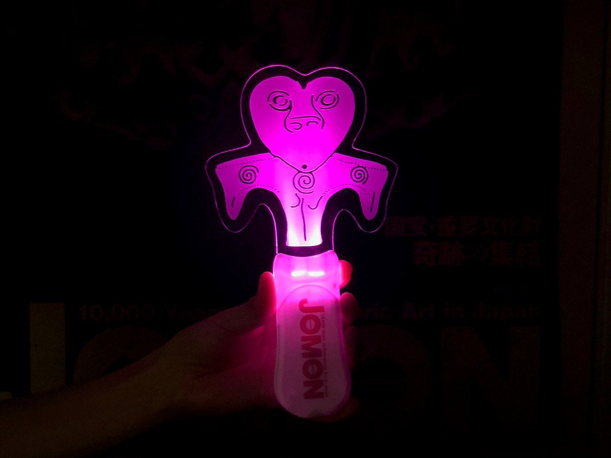 前売券とセットになった遮光器土偶の「土偶ペンライト」は完売しました