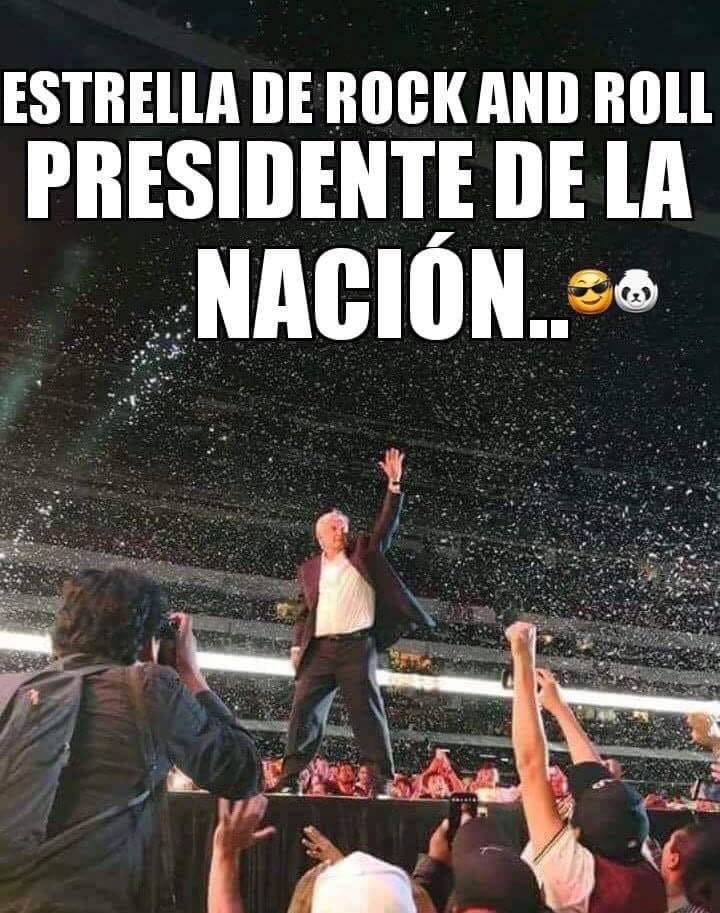 LluviaPatricia's tweet photo. A la Mateos, que gran canción! Yo en pro de votar por quien quieras, el voto es un derecho que debe defenderse y ejercerse. Pero sin duda el estadio azteca vivió ayer esperanza y pasión, como hace mucho no se sentía en el país. #AMLOFEST2018 #VotoLibre https://t.co/ZrbnqGu9UH