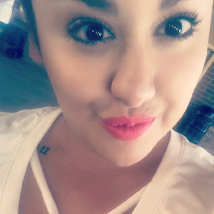 tashabdeaux's tweet photo. Tried out the new Maybelline super stick foundation! As well as the cover girl flourish and I’m in love with my summer look! https://t.co/jM4MOauWZz