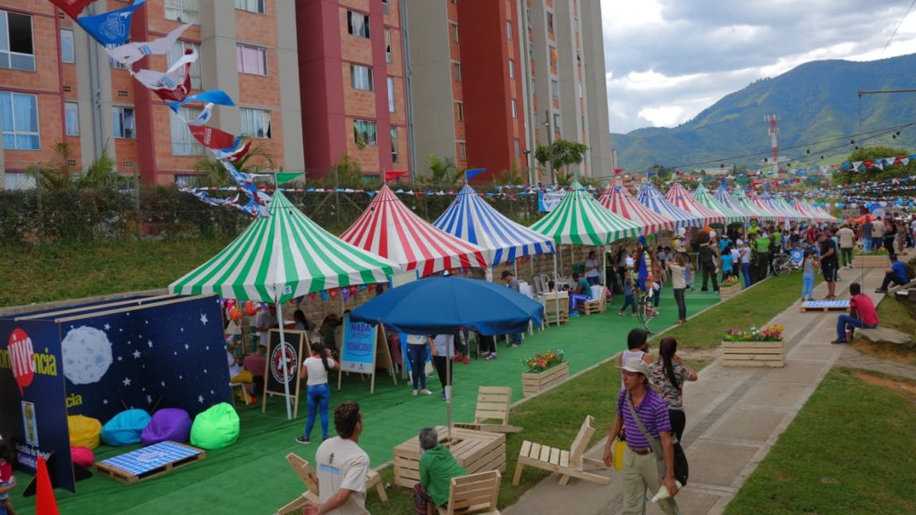 seguridadmed's tweet photo. Esta noche, @LinaCalle, Subsecretaria de Gobierno Local y Convivencia estará en el programa #SoyMedellín, para hablar sobre la Caravana de la Convivencia que este año está recorriendo la ciudad.

Nos vemos📺 por @Telemedellin a las 9:00 p.m. 👉 https://t.co/VpQTolRDVK https://t.co/V55YQzcjCv