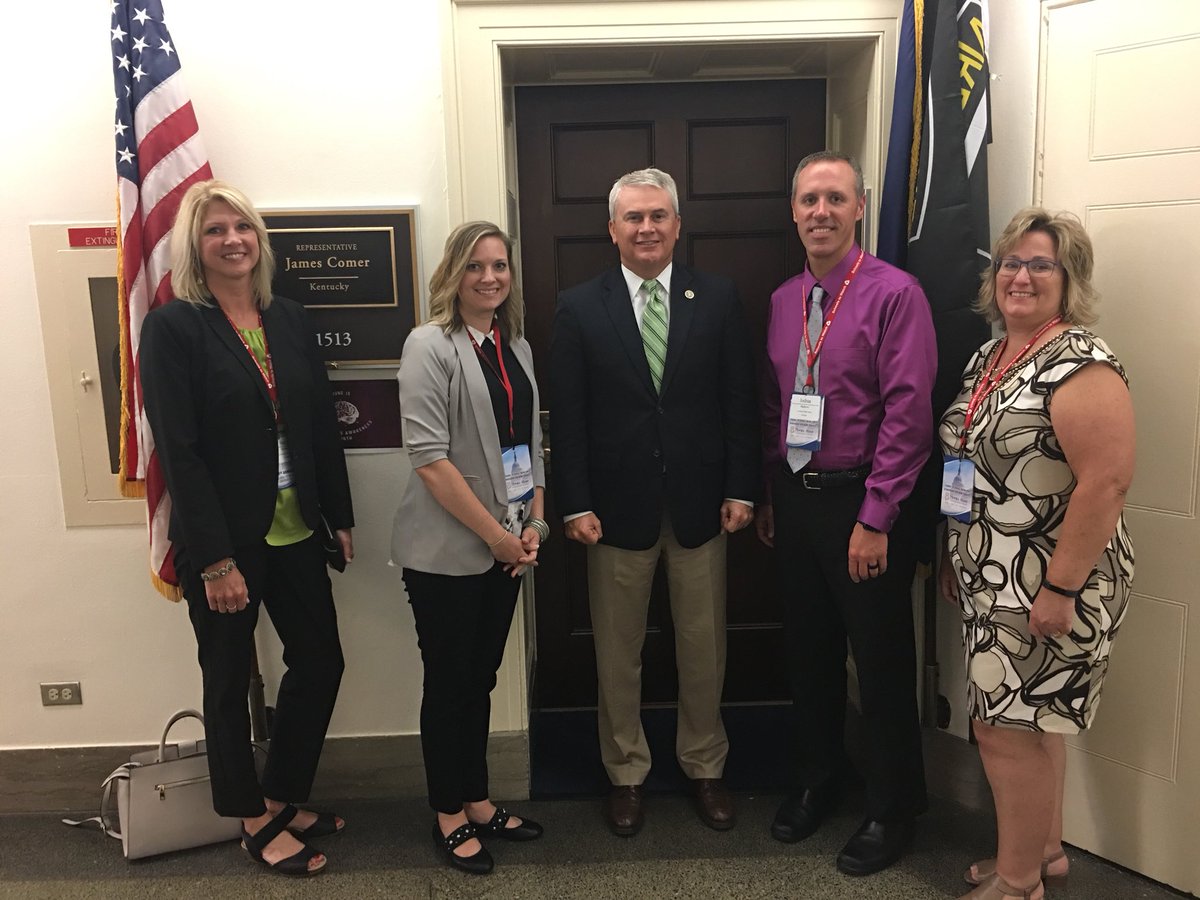 LewisburgShines's tweet photo. @pm_mullins @KYComer We had a great visit with Congressman Comer this afternoon. He was great and expressed his appreciation for public education. Thank you @KYComer for your time. https://t.co/UN2mC9iuXM