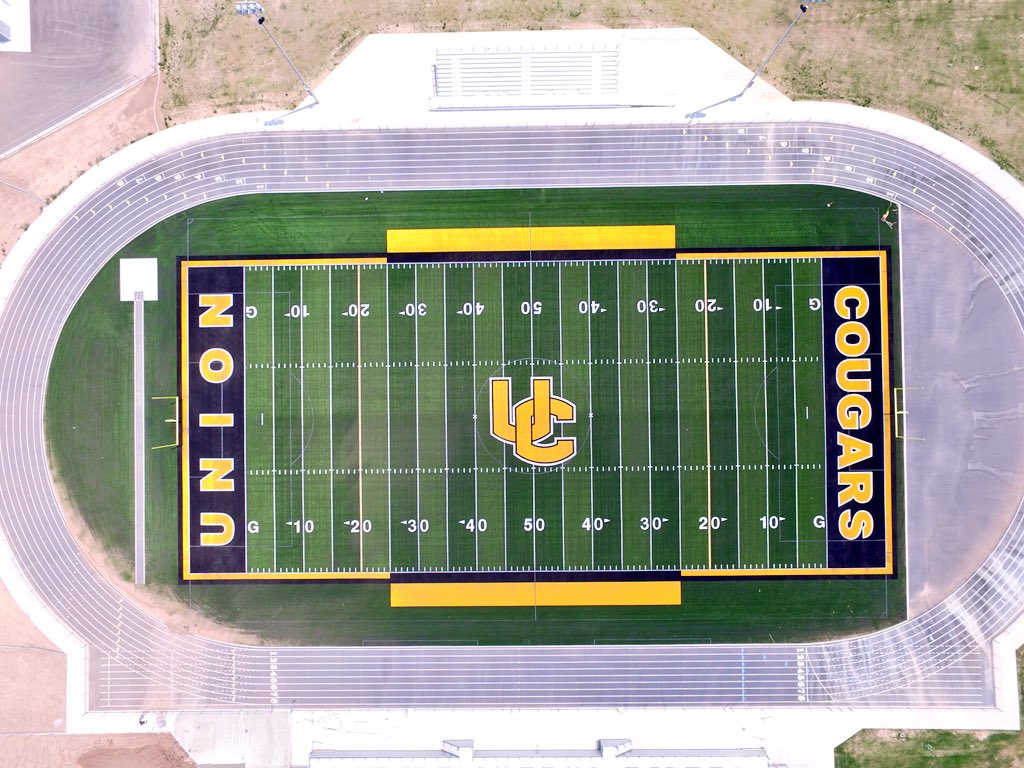 jdeaster11's tweet image. Keep pumping them out boys! Another @FieldTurf &amp;amp; @BeynonSports facility!!  Halfway home boys!👀 Only a few more to do!😜😂Appreciate the hard work! 👊👊#leaveitallonthefield #safety 🏈⚽️ #makingfastlookgood 🏃‍♀️🏃‍♂️#performance #thankyouunionhigh #wow