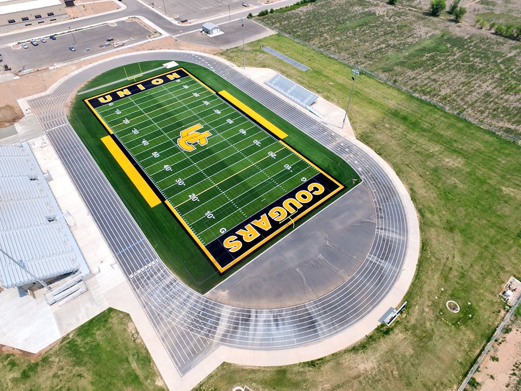 jdeaster11's tweet image. Keep pumping them out boys! Another @FieldTurf &amp;amp; @BeynonSports facility!!  Halfway home boys!👀 Only a few more to do!😜😂Appreciate the hard work! 👊👊#leaveitallonthefield #safety 🏈⚽️ #makingfastlookgood 🏃‍♀️🏃‍♂️#performance #thankyouunionhigh #wow