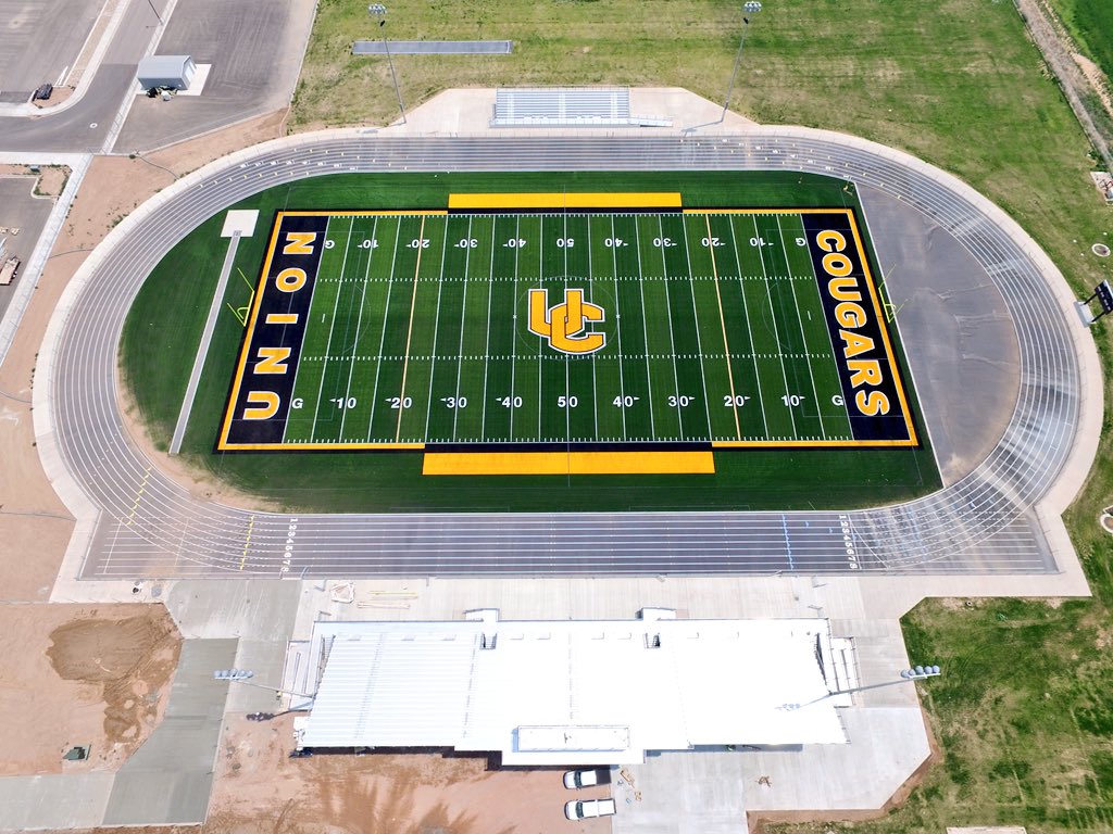 jdeaster11's tweet image. Keep pumping them out boys! Another @FieldTurf &amp;amp; @BeynonSports facility!!  Halfway home boys!👀 Only a few more to do!😜😂Appreciate the hard work! 👊👊#leaveitallonthefield #safety 🏈⚽️ #makingfastlookgood 🏃‍♀️🏃‍♂️#performance #thankyouunionhigh #wow