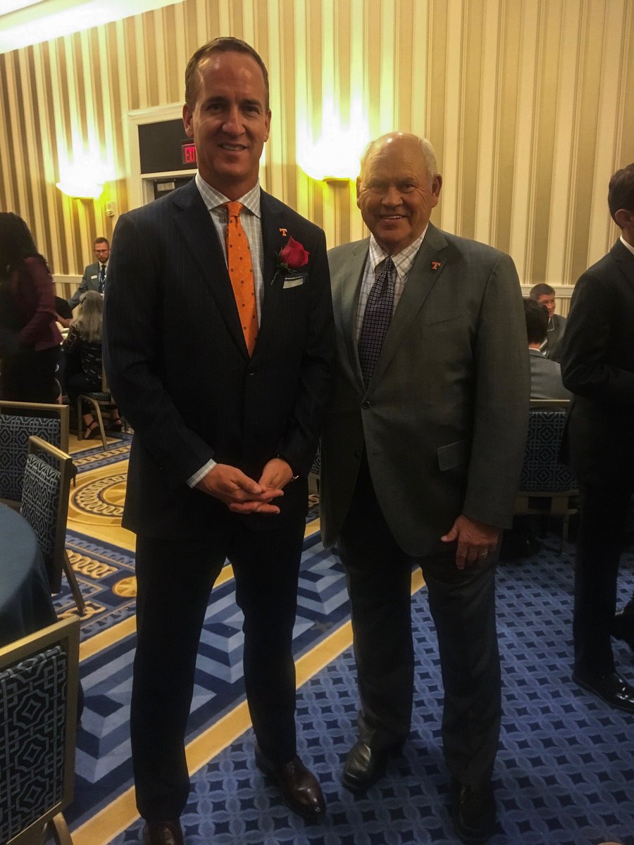 Vol_Football's tweet image. Congratulations to Peyton Manning on officially joining the CoSIDA Academic All-America Hall of Fame tonight! 👏 👏