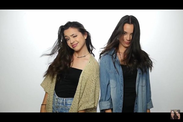 Chicken59556859's tweet photo. Go vote for these lovely ladies!
My choice for #ChoiceFemaleWebStar is @MerrellTwins https://t.co/YlRrv8aAaX
