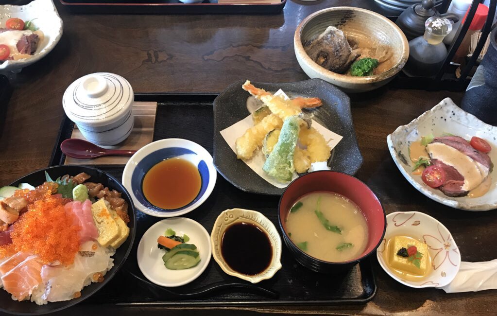 AcousticShin's tweet photo. 研修のお昼ご飯が美味しかったョ〜っていう話

#塚本鮮魚店 https://t.co/DGEFv1k1ks
