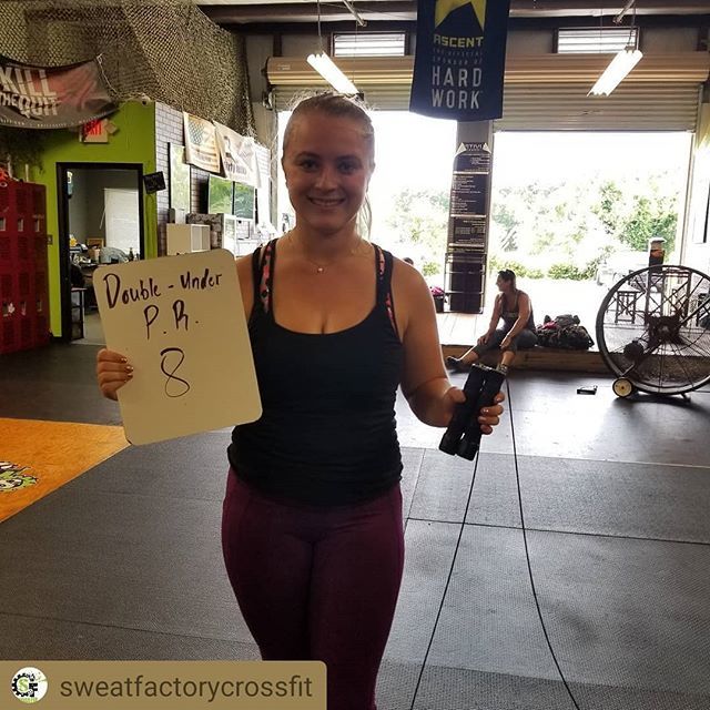 mute_sports's tweet image. Woohooo!!! 👊 Great to meet you Kaela! ••••••
#Repost @sweatfactorycrossfit
• • • • •
Today on our double-under clinic Kaela had a awesome P.R of 8 dub's. #practicemakesprogres ift.tt/2tKqxq1