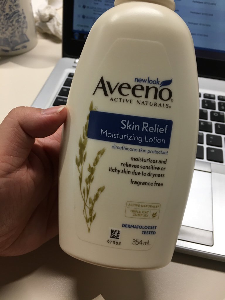 iffahs_'s tweet photo. Currently using this lotion at the office. Dia kata boleh moisturize for a full 24 hours and mmg betul 😳

Aku slalu apply kt kaki and my feet mcm rasa soft je even dah sabun kaki apa semua 😳 https://t.co/KYI7WwAut5