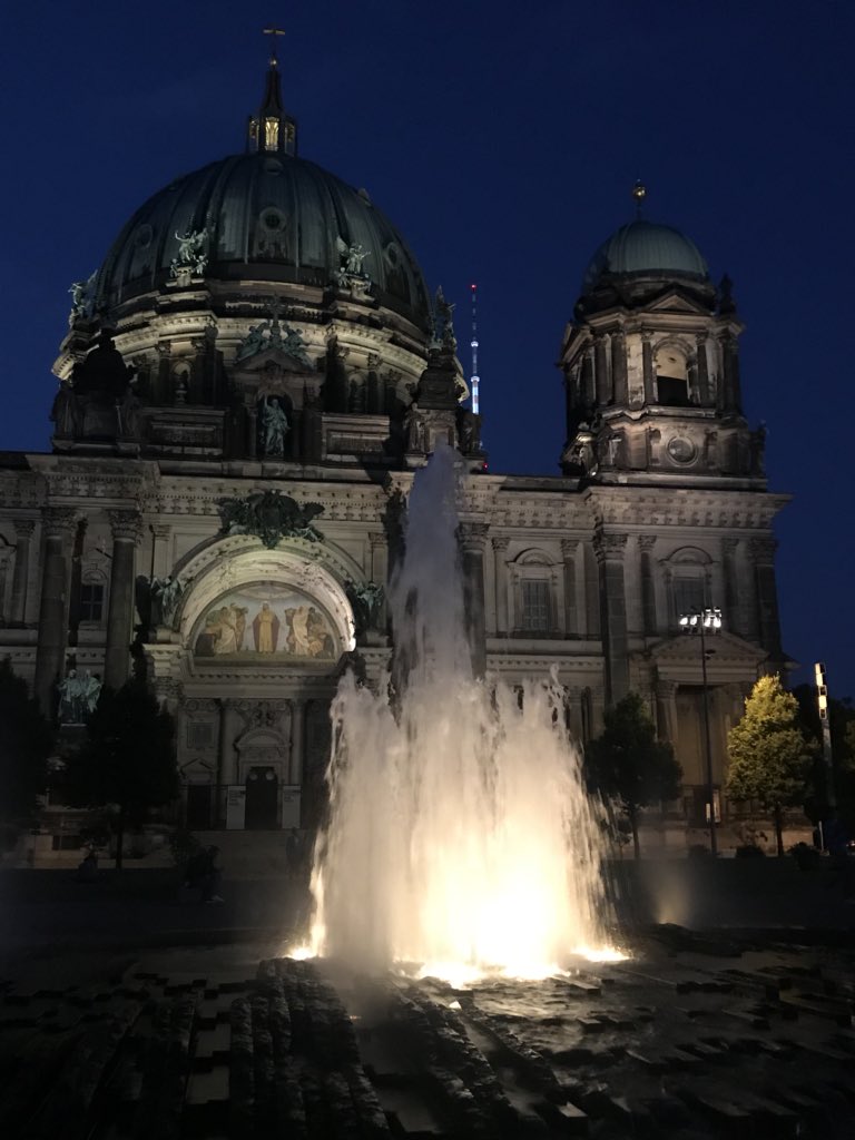 Visited many historic landmarks in Berlin this evening! Thanks to Jenny @TOPTeachGermany for guiding us around. #top2gether #topstudytour