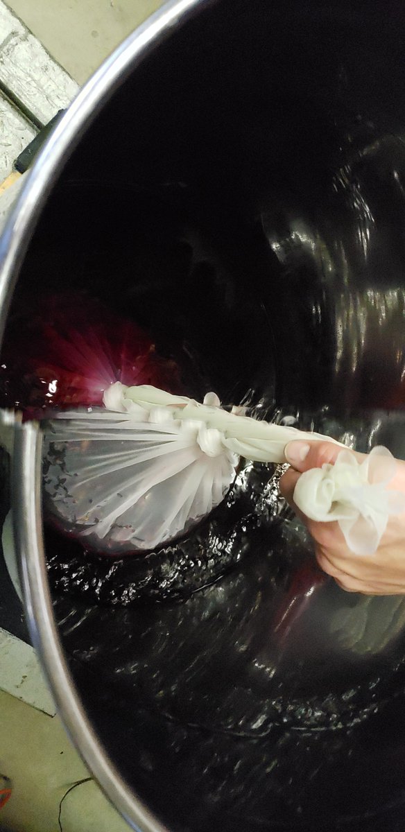 doc_sweeney's tweet photo. Hibiscus infusion creating a breach in spacetime... @NewAlchemyDistl #gin #craftcocktails #portal https://t.co/qmrtfjIBeq