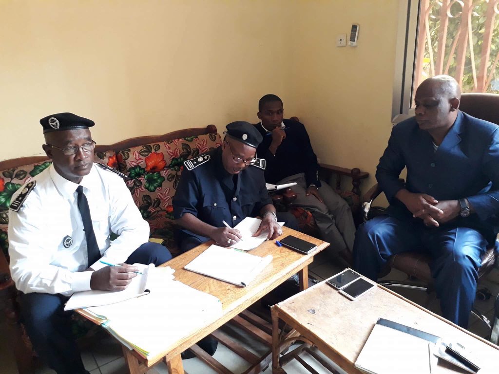 Mahamane01's tweet photo. Contrôle des forces de défense et de sécurité : le PNUD Guinée appui le renforcement des capacités de contrôle interne de la police et de la Protection Civile. Mission de l’Inspection Générale des Services de Sécurité à Mamou et Labé. https://t.co/bQEqX8qhmh