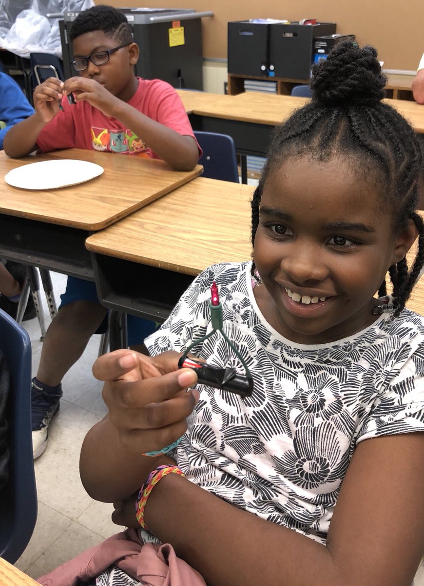 tlynch912's tweet photo. Learning about Electricity @ HMES #HeardMixon #ncssbethebest @DeenajSams https://t.co/15WmuZOcaR