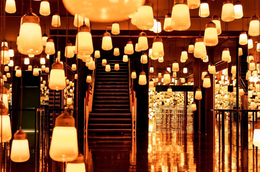 4 000rt チームラボ設計の佐賀県 御船山楽園ホテル 喫茶 En Tea House 応灯楼 ランプが美しい