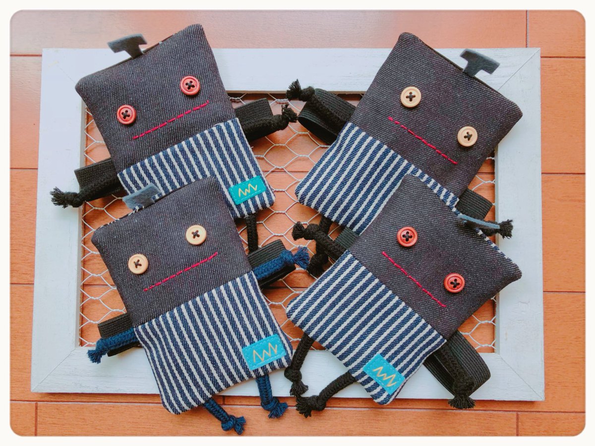 handmade_robot's tweet photo. 暑い日が続くので😵保冷剤付きランチベルトを増産しました🍱
お弁当やペットボトルにもどうぞ❄️ https://t.co/CxUyQjlYE8