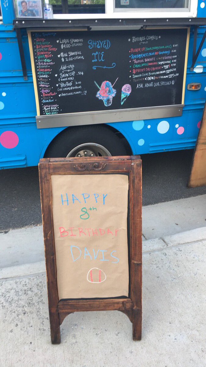 frufetti's tweet photo. We are helping a customer celebrate his 8th birthday 🎂 🎈. We LOVE birthdays!!! Please contact us to schedule your next birthday celebration 703-665-9767 or frufetti@gmail.com #frufetti #shavedice #icecreamtruck #birthdayparty #wedobirthdays https://t.co/NfkxgJNNyG