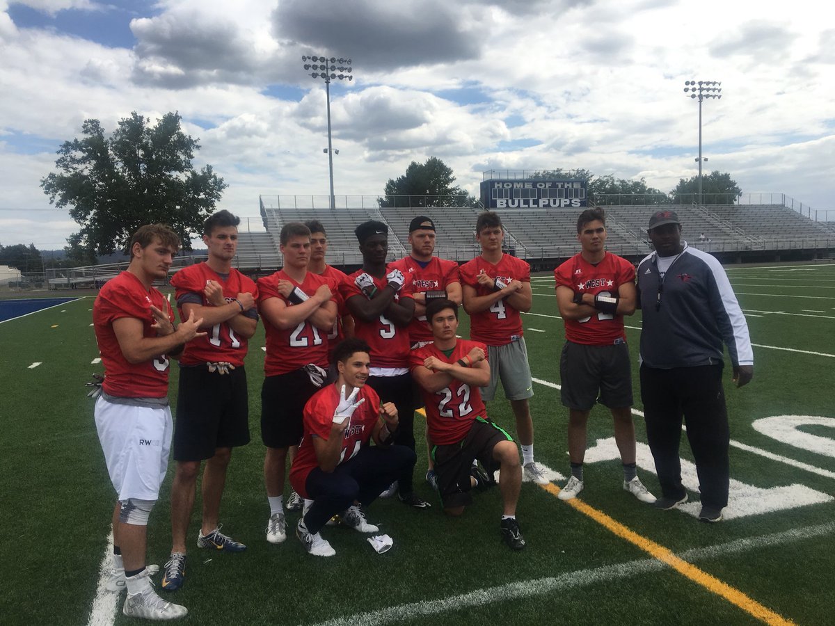 WestAllState's tweet photo. WEST DBs (left to right
Jake Moore, Campbell Hudson, Brett Accimus, Mateo Fisher, Solomon Hines, Talan Alfrey, Nash Fouch and Bo Burns
(kneeling) Elijah Ross-Rutter and Stephen Watson https://t.co/mwrSmXxQju
