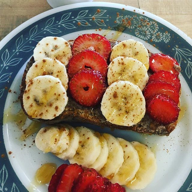 Life motto: Just because it’s not Friday, doesn’t mean you can’t celebrate 🎉 • • almondbutter #strawberrybanana #tuesdaytoast #fruitastic #hellyeah #sfcafe #robinscafe #cafefood #coffeeshop #coffeeshopvibes #fridayjr #thursdays #lunchtime #veganrecipes #veganfitness #veganfoo