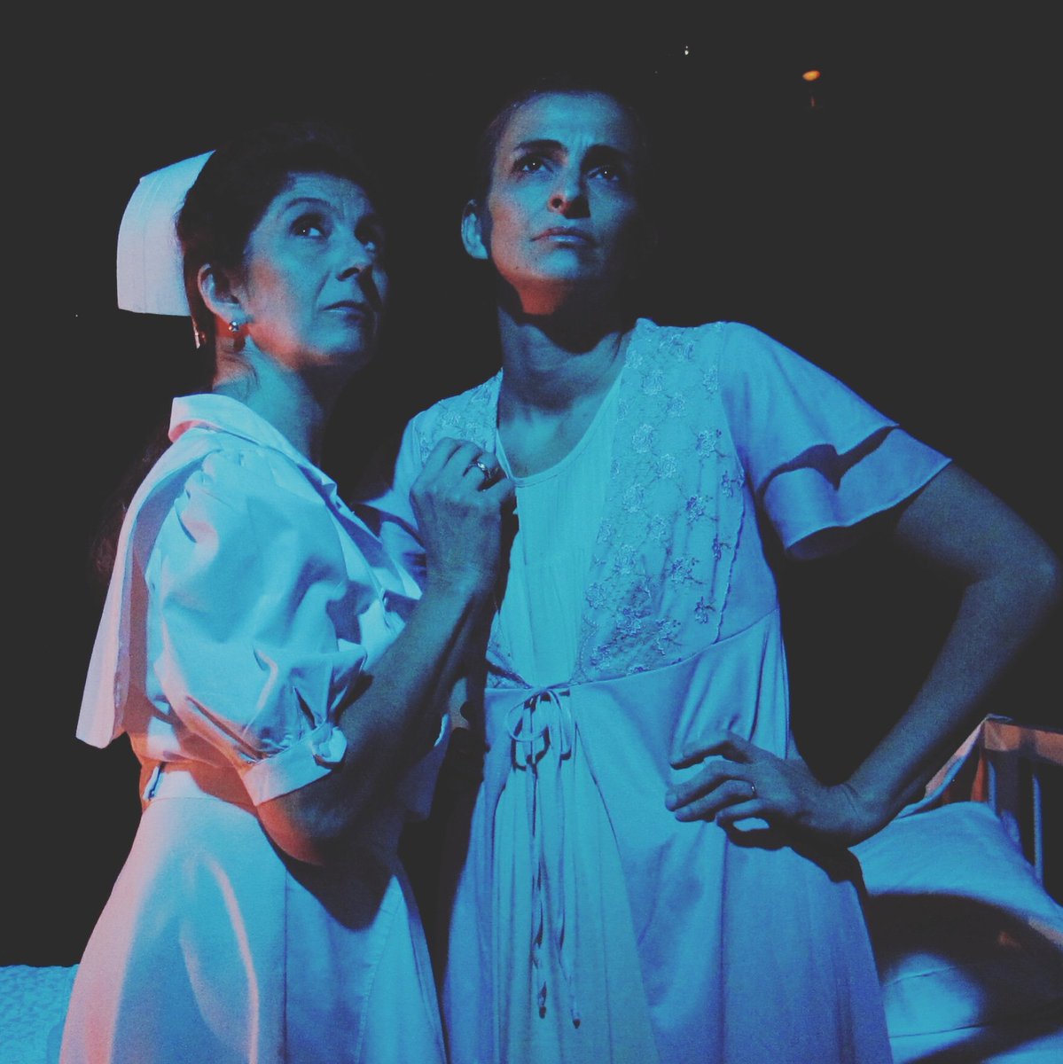 sonia_novello's tweet photo. Una obra de Manuel Puig: Misterio del ramo de rosas. Dom 18 hrs en el @payroteatro últimas funciones, intensas y embriagadas de jazmines! https://t.co/eWTSeAfKZ8