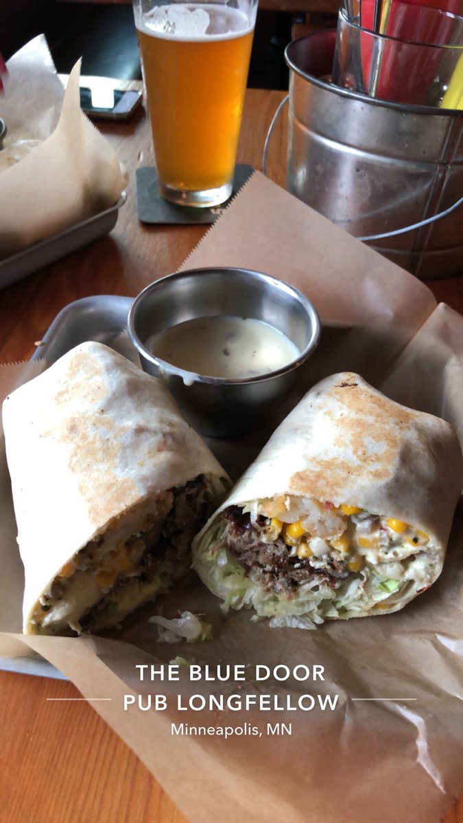 JoeCepps's tweet photo. You know what time it is, @bluedoorpub. #StuffMaFace https://t.co/0oplmsFBzl