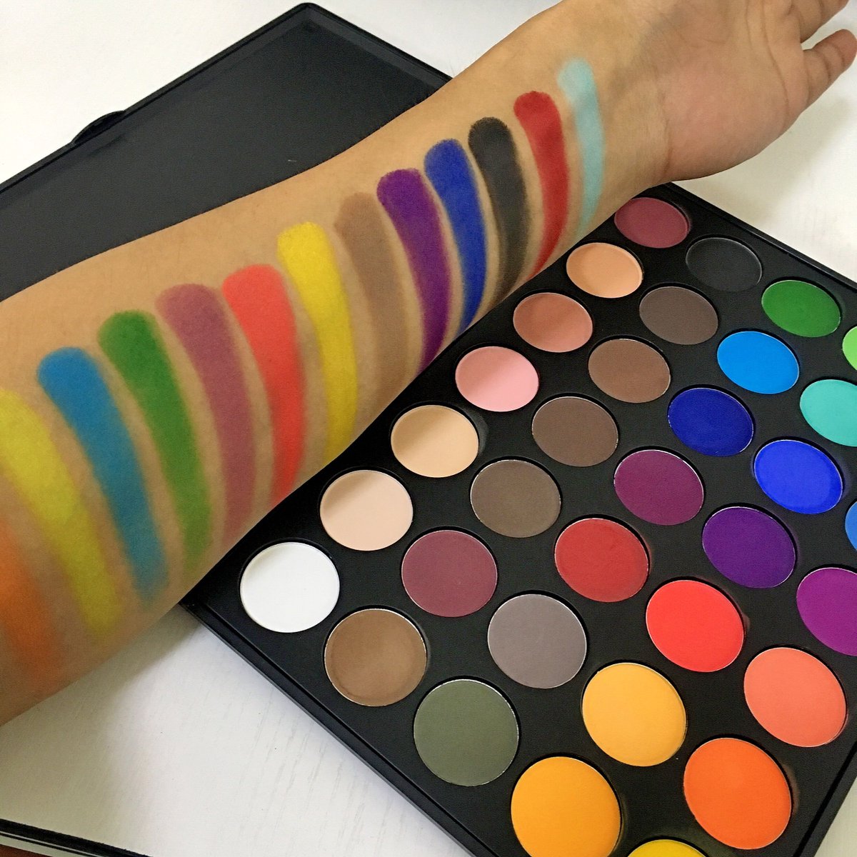 makefay168's tweet image. 35Y eyeshadow plaette ,All matte color ,real summer color ,welcome contact me ,whatsapp :+8618566789883