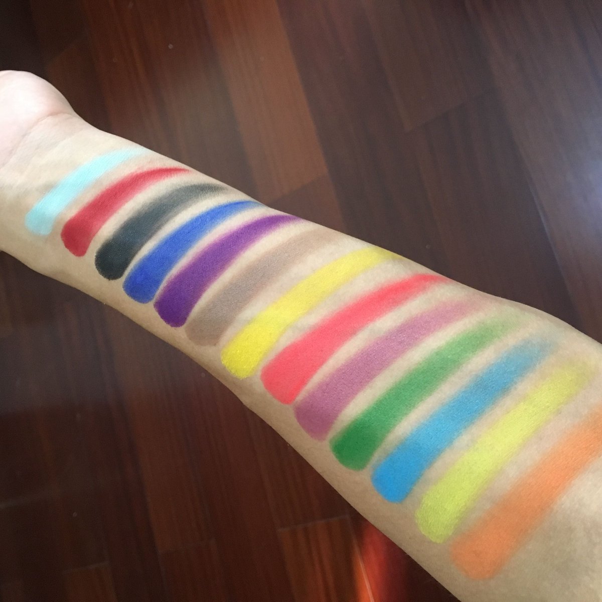 makefay168's tweet image. 35Y eyeshadow plaette ,All matte color ,real summer color ,welcome contact me ,whatsapp :+8618566789883