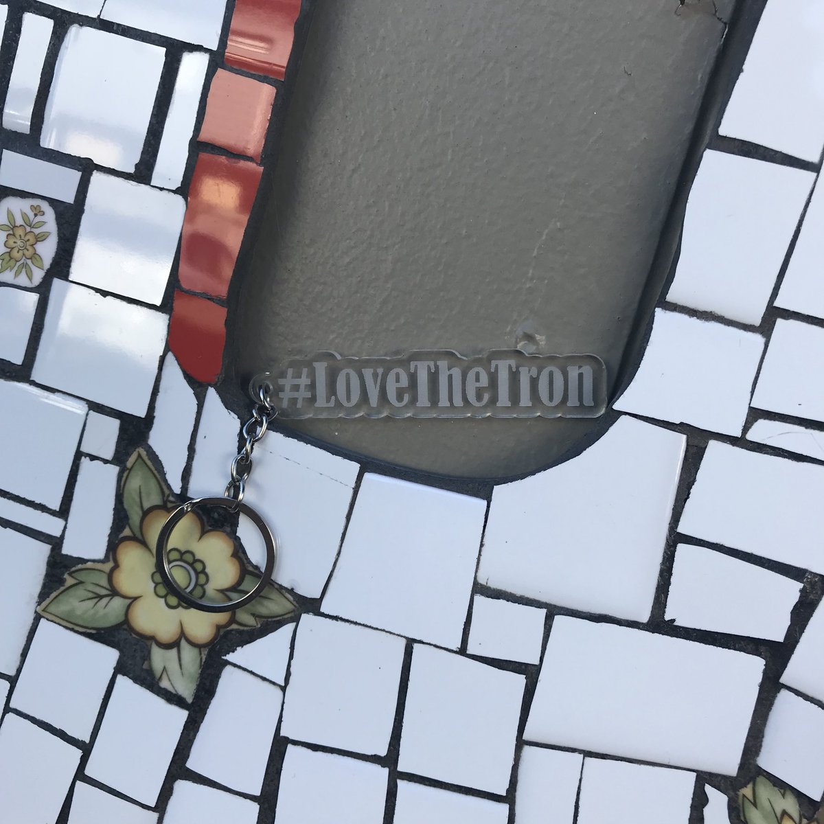 DAVY_ENGRAVERS's tweet image. Free stuff Friday #lovethetron #keytags #laserengraved #tagandshare #ggs .@lovethetron