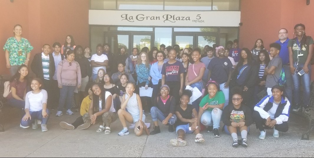 EvermanCHS's tweet photo. Everman Collegiate Class of 2022 Spanish Culture Enrichment...  Thank you, La Gran Plaza, for the baskets full of candy.  Love our community!  @EvermanISD @LaGranPlazadeFW https://t.co/UD1OKrYTkC