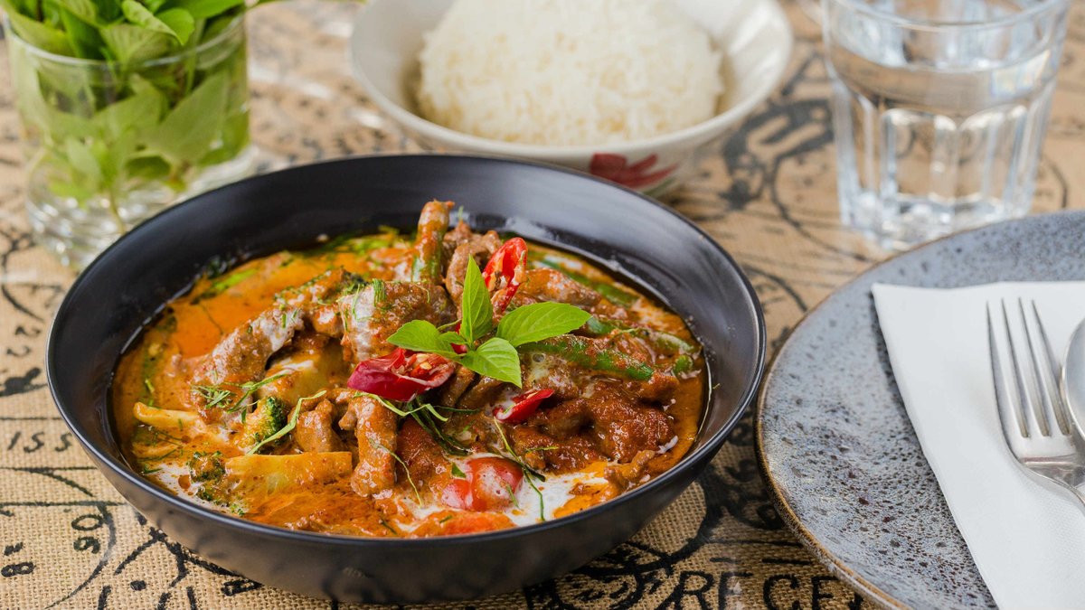 Next time you’re hankering for your warming curry fix this winter, head to one of our pick of 10 Brisbane restaurants serving delicious curries. In partnership with <a href="/AmexAU/">Amex Australia</a>. ow.ly/Ujta30knF0A #ad