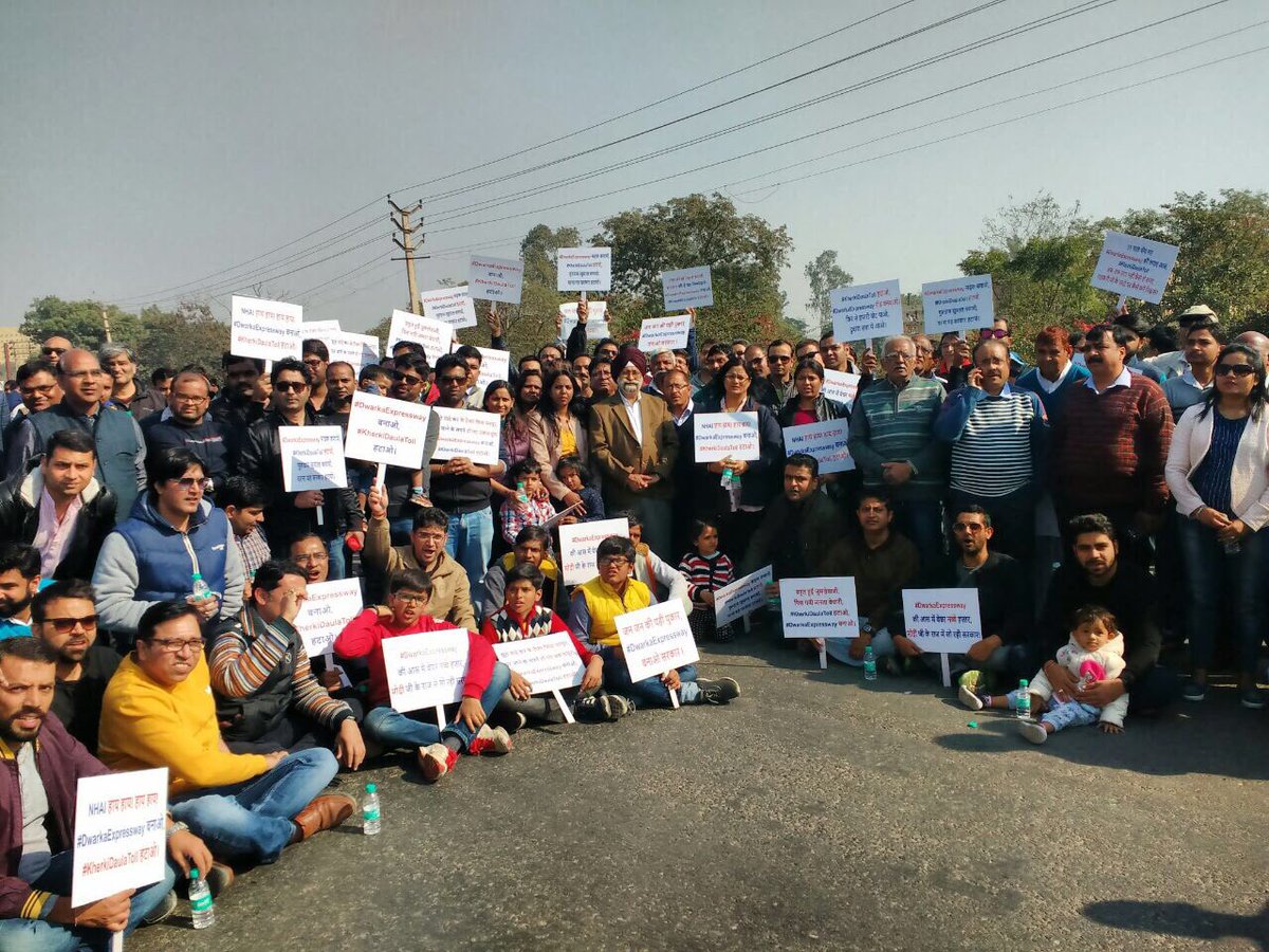 ashokkmalik1's tweet image. शुभ प्रभात #DwarkaExpressway 

परेशानी की हद ना पूछो ग़ालिब 
हम तो वो है 
जो घर ख़रीद कर भी किराये पे रहते है 

#KherkiDaulaToll की EMI देते है ओर रोज़ घंटो जाम का लुत्फ उठाते है 

EDC/IDC देने के बाद भी #BasicAmenities ख़रीद रहे है 
#NewGurgaon के #HomeBuyers 
@narendramodi जी