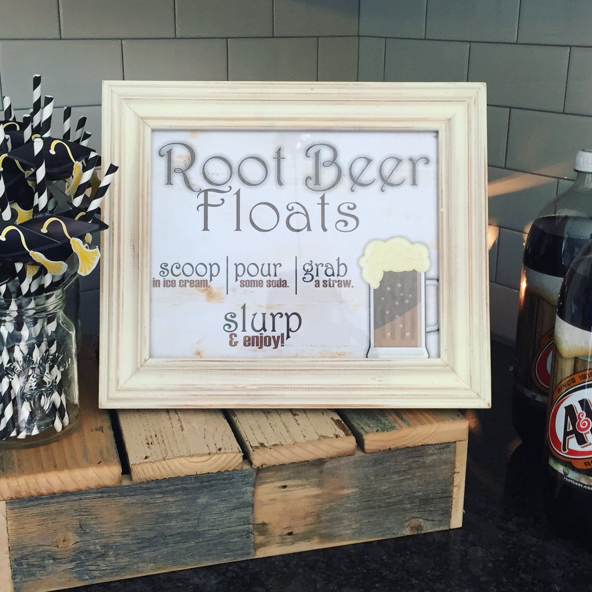 Hot days🔥☀️=cold treats❄️ #treatyourself 
#ThursdayThoughts #rootbeerfloat #rootbeer #diy #partysetup #partyplanner #party #icecream #rusticdecor #chic #partydecorations #setup #partysetup #kids #family #bossbabe #girlboss #blogger #events #eventplanner #eventstyling #mn