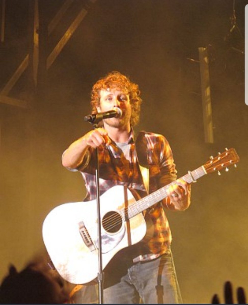 janet_sd's tweet photo. #TBT @DierksBentley in July. 2010 in Ventura, Calif. #feelthatfire https://t.co/hkaElgMQKW