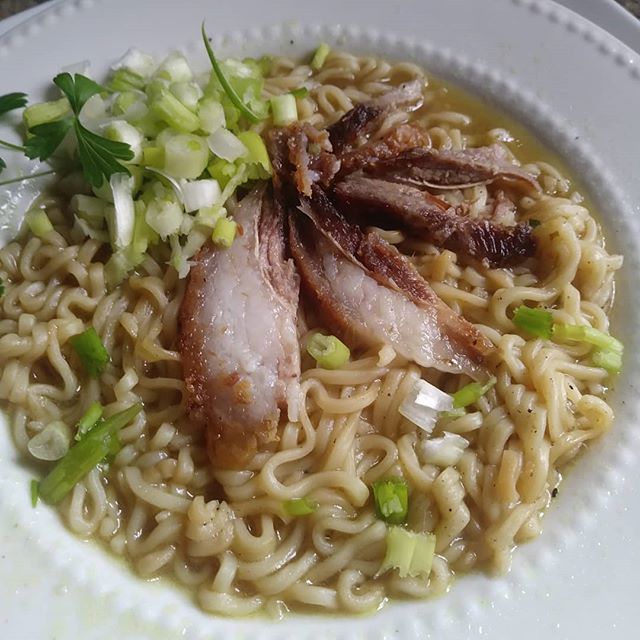 MerTailParty's tweet image. Guess what I ate for lunch today more ramen noodles big surprise right... This time I topped it with lamb and chives super yummy. #ramen #soup #yum #easyfood #freshfitlocal #freshfitrecipe #freshfitmeals #foodie #foodblog #simpledish #cooking #foodporn #… ift.tt/2KrF4Bd