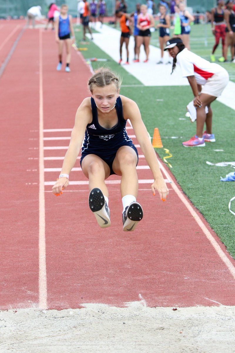 KarenTRoby's tweet image. TJ at Districts @AAUTrackNField #roadtojuniorolympics @danielleroby_
