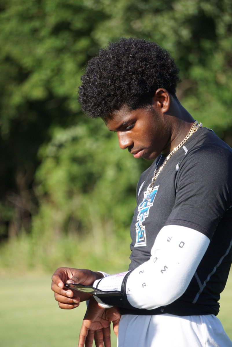 DeionSanders's tweet image. When I tell u he wants this thang I mean he wants this thang! @ShedeurSanders got it baby! #Truth @TCCHFootball #2reasons