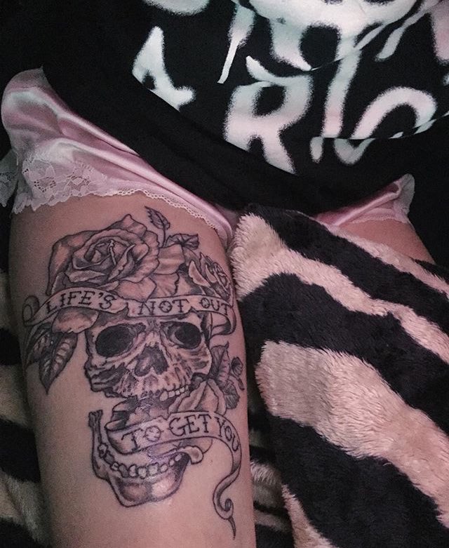 pppnk_maiah's tweet photo. @addictwithahes @NeckDeepUK I have “life’s not out to get you”.... what lyrics were you thinking of getting? https://t.co/xWbATIdIWH