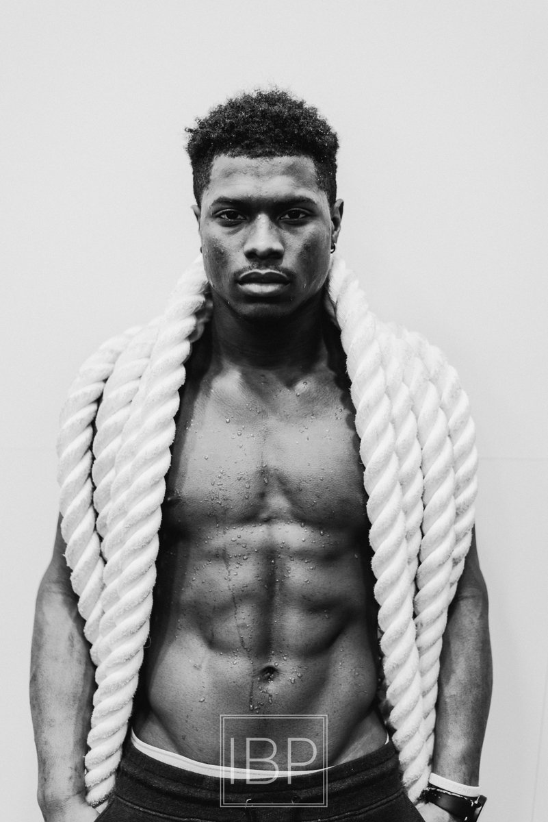 Realized that I need to tend to this profile, so this the revamp chronicle.💃——————————————————————— 
f/1.8
50mm
1/50 sec
ISO 100
 ———————————————————————
#portrait #fotografia #artistsontwitter #bodybuildingmotivation #Vogue #foto #fotography #photography #bodybuilding #lifting