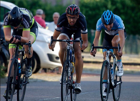 Van ritjes in Chinese woestijnlandschappen naar rondjes om de kerk in Kruiningen. 

pzc.nl/zeeuwse-sport/…
