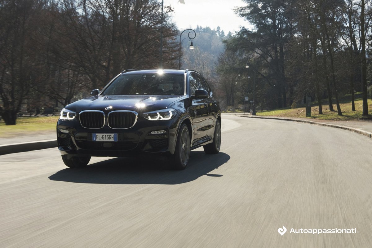 auto_app's tweet photo. Come va la nuova #BMWX3 su strada? Noi abbiamo provato il 3.0 Diesel da 265 CV che spinge davvero forte il nuovo SUV bavarese, non ci credete? https://t.co/Q2GioZqFRn https://t.co/Mp5LuPVE8g
