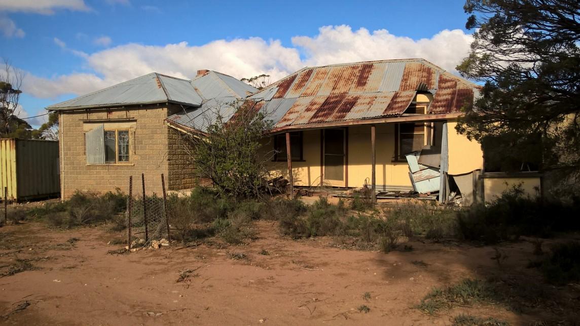 WonganPol's tweet photo. Breakin #Burglary in #Burakin #Rabbitprooffence road.
Small amount of ammonia nitrate aka fertiliser, blue uniform and Rhodesia books stolen. Any info to Wongan Hills Police #Wheatbelt #Fb https://t.co/3wqU9nM7L5