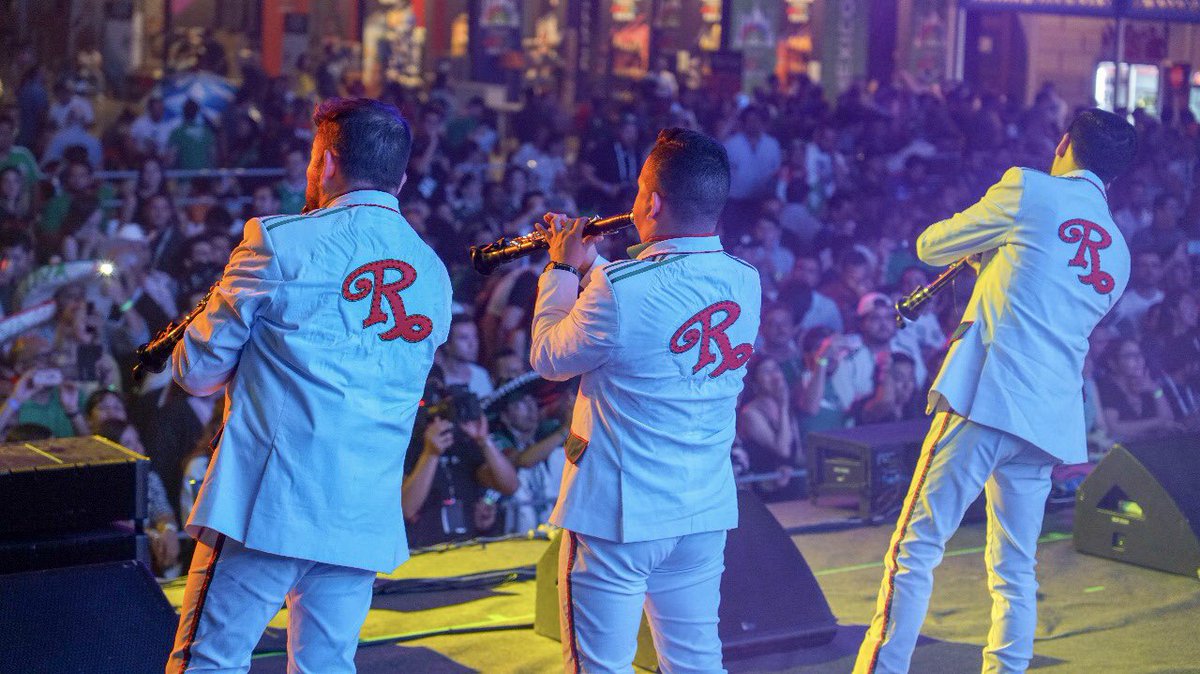 cynthia_uriastv's tweet photo. Que orgullo!!! @ElRecodoOficial llevó hasta Rusia nuestra música Mexicana!! Siguen el legado de Don cruz, llevando la música de Banda a cada rincón del mundo !!!! 👏🏻👏🏻👏🏻👏🏻 #iuuuuuuu https://t.co/GMIN7WEipU