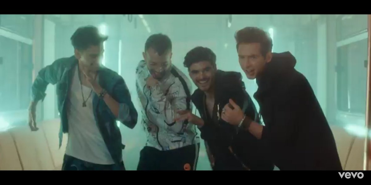 KareenPozos's tweet image. Si yo estoy loco por tí y tú estás loca por mí que hago yo perdiendo la  cabeza por ella🎶 ME ENCANTÓ #LXT 😍👏🏻 @AbrahamMateo @mya_musica @feid