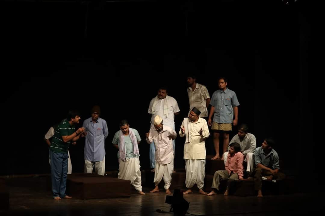 natakco's tweet photo. बासमतीच्या भाताचा प्रबंध होतोय।

महानिर्वाण

रवि. १ जुलै । सं. ५:३० वा.
भरत नाट्य मंदिर, पुणे

टिकीटे - 
१)बुक माय शो : https://t.co/H20kPWeemk
२)नाट्यगृहावर : सकाळी ९ ते ११:३० व संध्याकाळी ५ ते ८.
३)फोन बुकिंग : 8421311666 https://t.co/ajQWzVGSi6