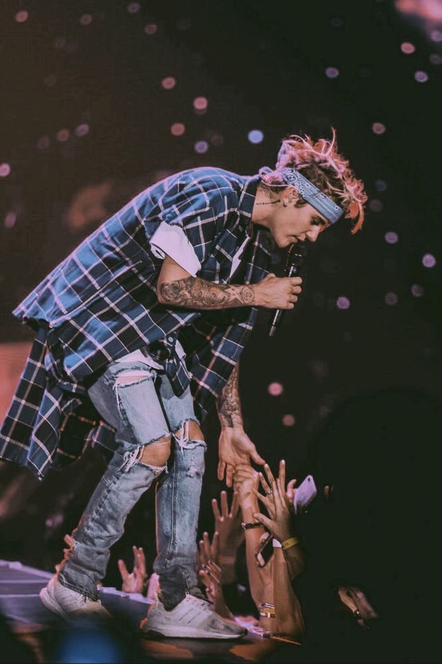1DPromoSquad_'s tweet photo. #BeliebersHelpDirectioners
#ExolHelpDirectioner
#5SOSFamHelpDirectioner
#MendesArmyHelpDirectioners
SEEING ALL THOSE FANDOMS COMING TOGETHER TO HELP US MELTS MY HEART! IF YOU GUYS NEED HELP JUST KNOW WE’RE ALWAYS HERE :)
#TeenChoice #ChoiceFandom #Directioners @OneDirection https://t.co/GXeXMOgkdU
