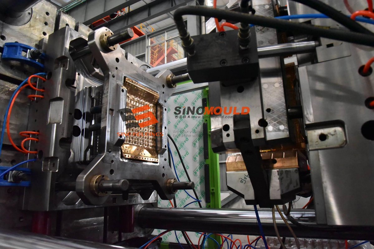 SnowLin24's tweet image. Команда проектировщика выберет оптимальное положение для ворот впрыска, спроектирует эффективную систему охлаждения. Кроме того, они рассмотрят все проблемы, которые также содержат систему вентиляции воздуха и систему выброса.
почта: russia@dakumar.com