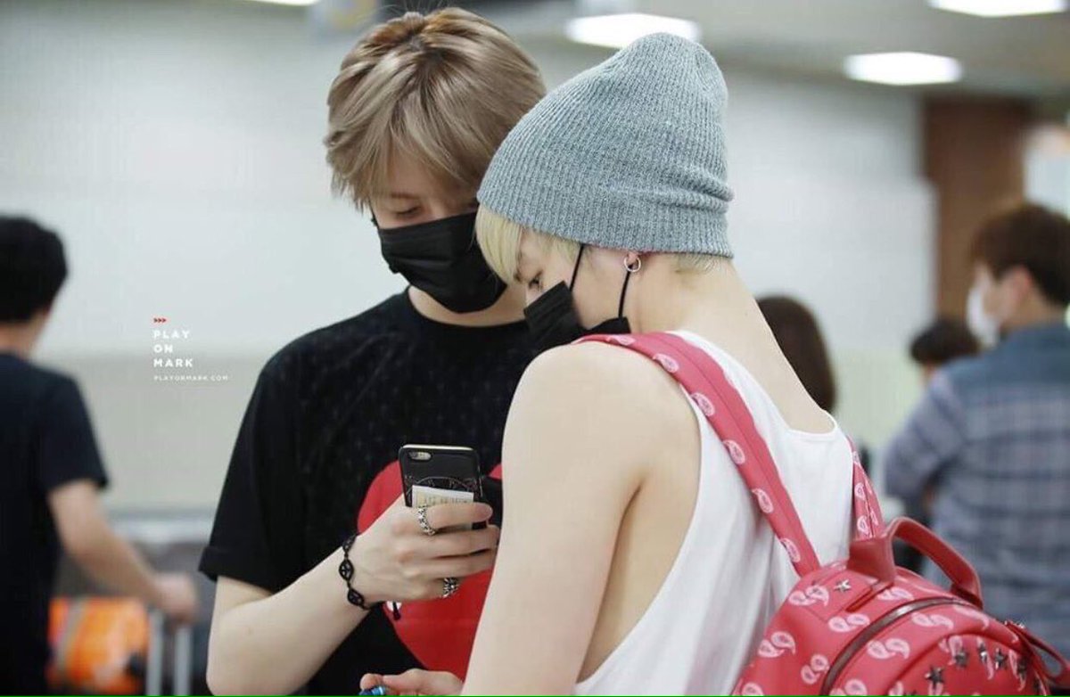 kimdnpyg's tweet photo. กระเป๋ามัคในวันนั้น เหมือนของคยอมในวันนี้ 5555555 ซื้อมาคู่รึ1แถม1เนี่ยยย #유겸 #마크 #MarkTuan #Yugyeom #YuMark https://t.co/ZGPVLeRLr2