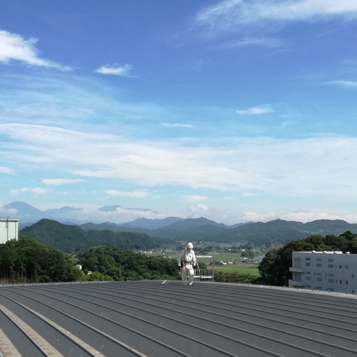 juraisin_japan's tweet image. 高い所にいても、暑いものは暑いのです。 #lightningprotectionsystem #受雷針の光産業 #避雷設備