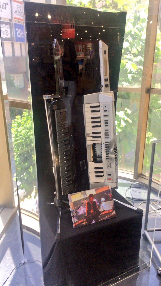 小室哲哉機材展示 ショルダーキーボード編 破壊されたKX5と世界で一台