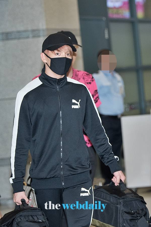 BTSVenezuela_'s tweet image. 180629. @BTS_twt ha retornado a Corea después de su viaje privado.

#JUNGKOOK 

✔Cr. En logo de Img

#TeenChoice #ChoiceFandom #BTSARMY